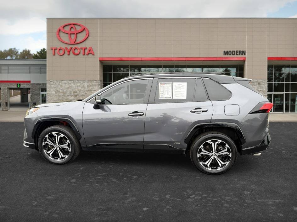 Used 2025 Magnetic Gray Metallic/Midnight Black Metallic Toyota XSE image 7