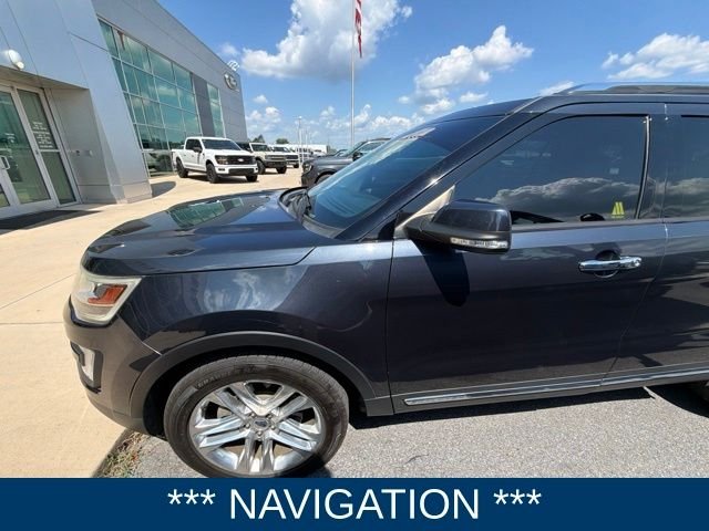 Used 2017  Ford Limited image 4