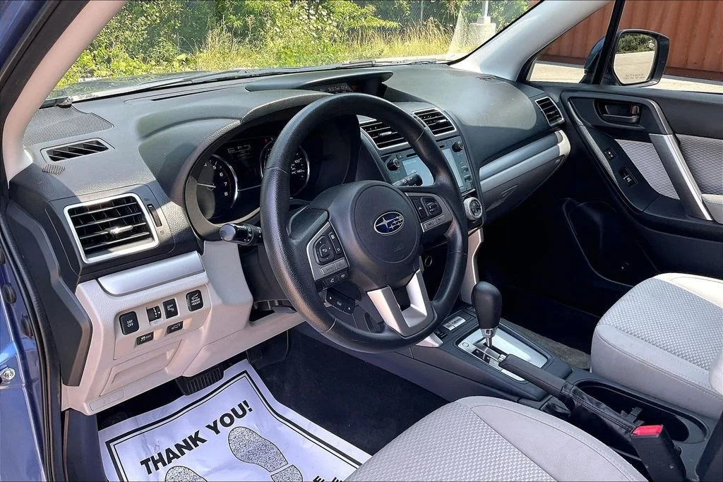 Used 2018 Blue Subaru 2.5i Premium image 13