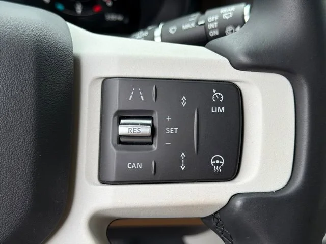 Used 2025 White Land Rover 130 P400 X-Dynamic SE image 26