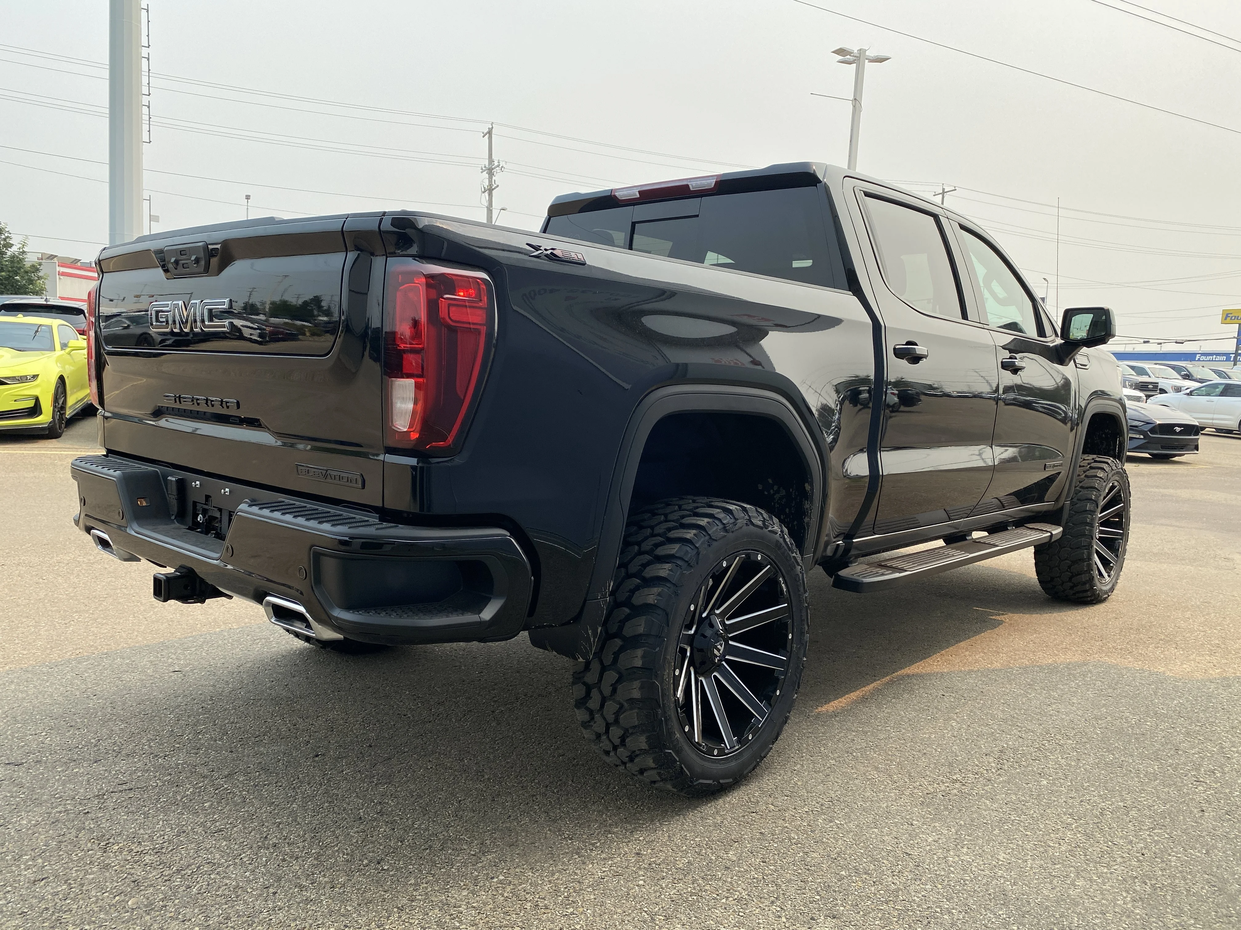 New 2026 ONYX BLACK GMC Elevation image 8
