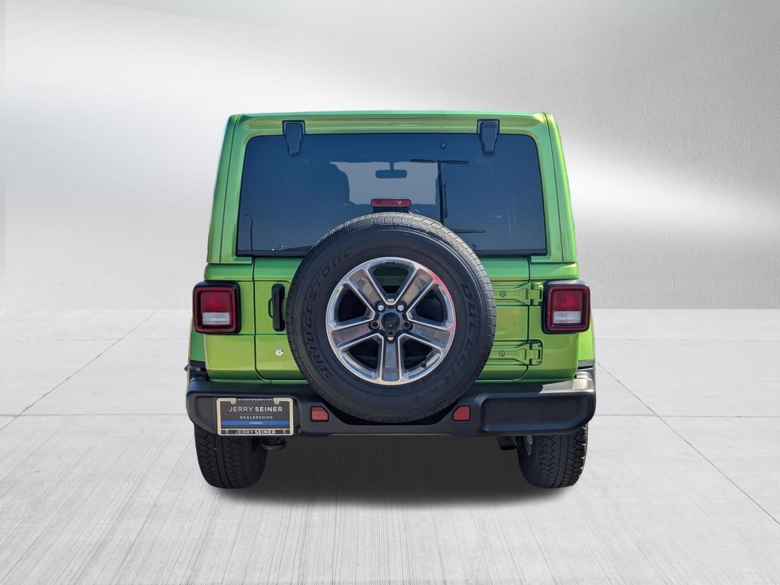 Certified Used 2019 Mojito! Clearcoat Jeep Sahara image 4