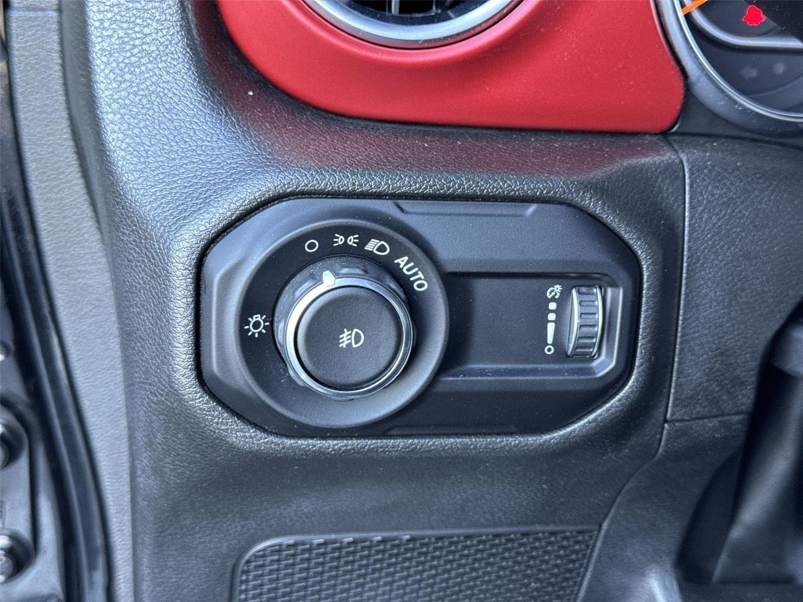 Used 2023  Jeep Rubicon image 22