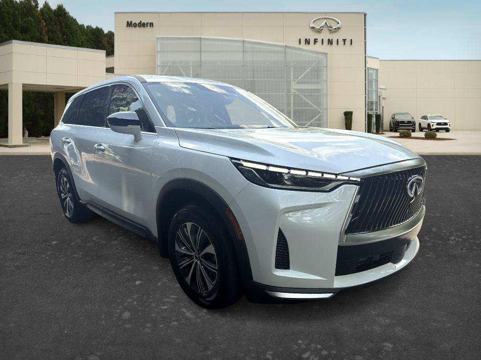 New 2027 Radiant White INFINITI PURE image 4