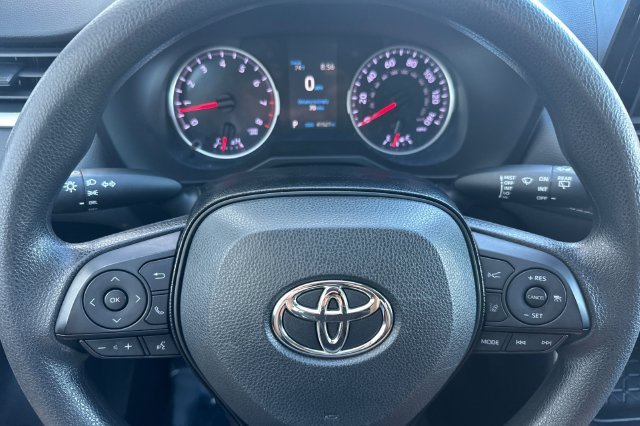 Used 2020 White Toyota LE image 22