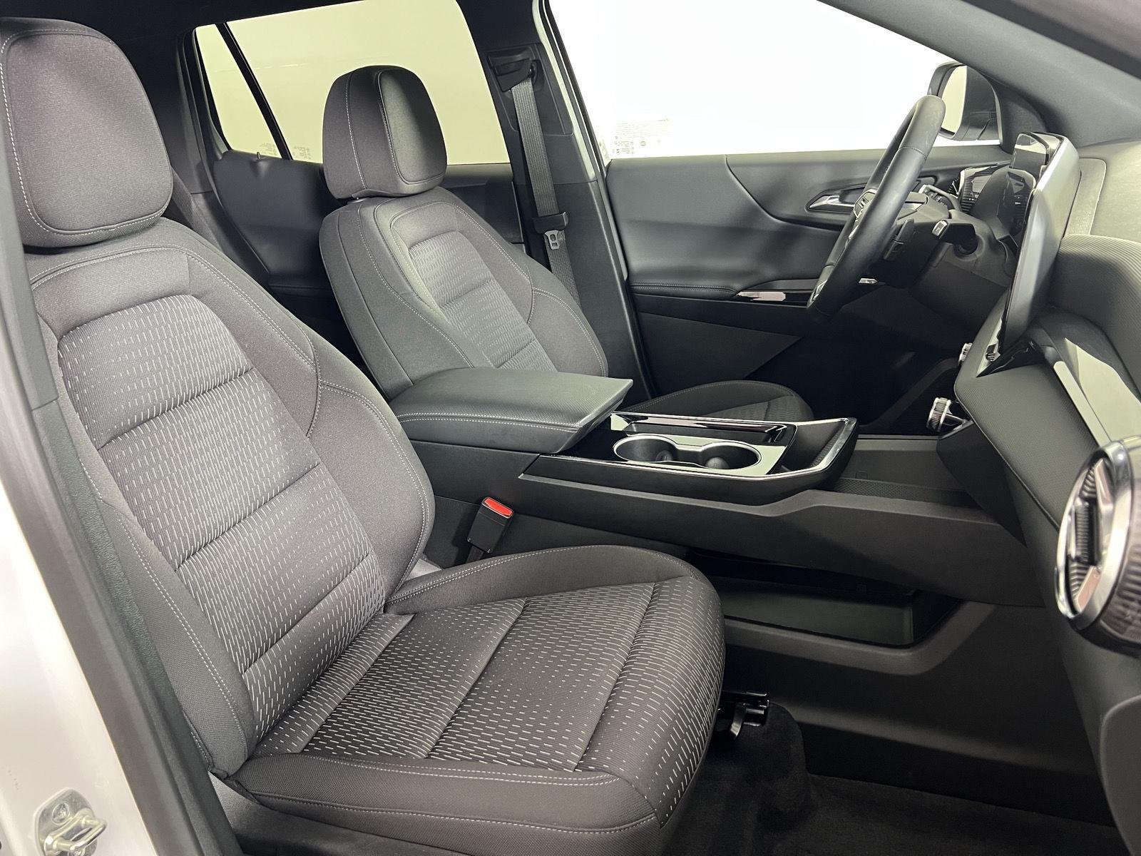 Used 2025 Summit White Chevrolet FWD LT image 38