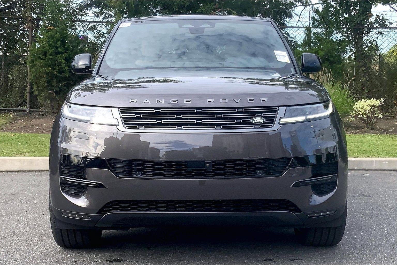 New 2027 Charente Grey Land Rover SE image 3