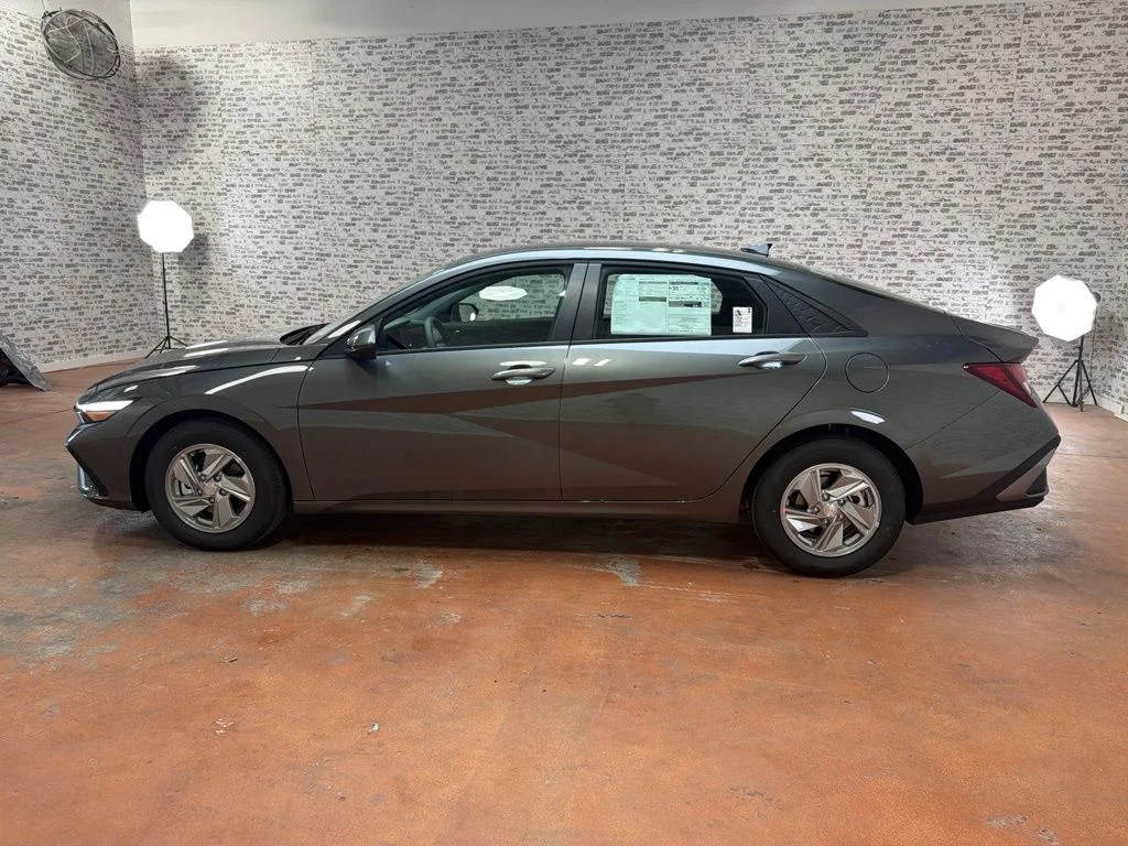 New 2026 Amazon Gray Hyundai SE image 4