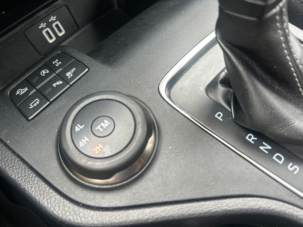 Used 2019 Red Ford XLT image 18