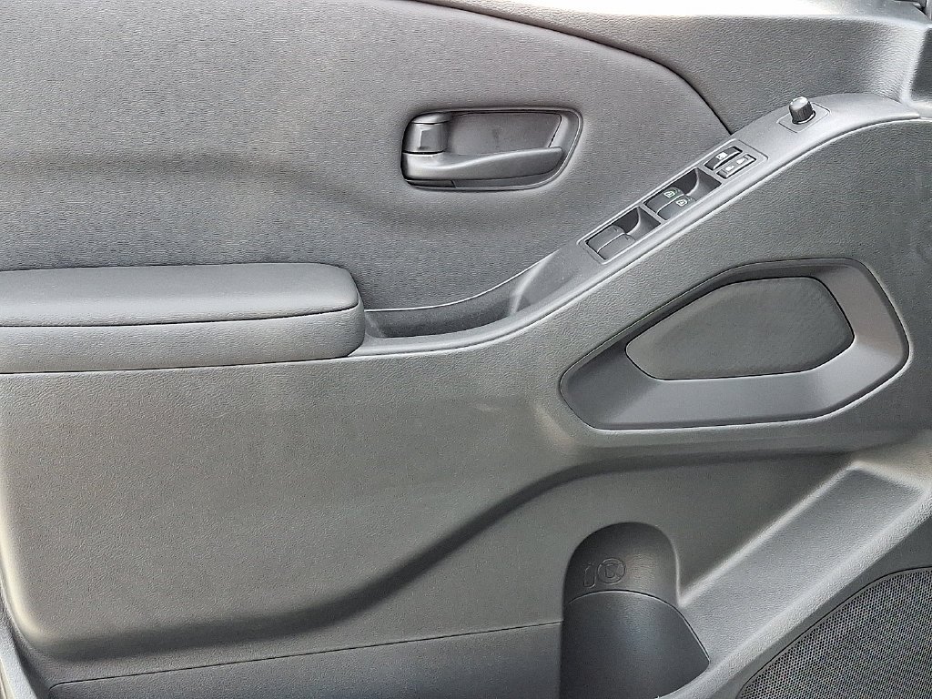 New 2027 Gun Metallic Nissan Crew Cab SV image 7
