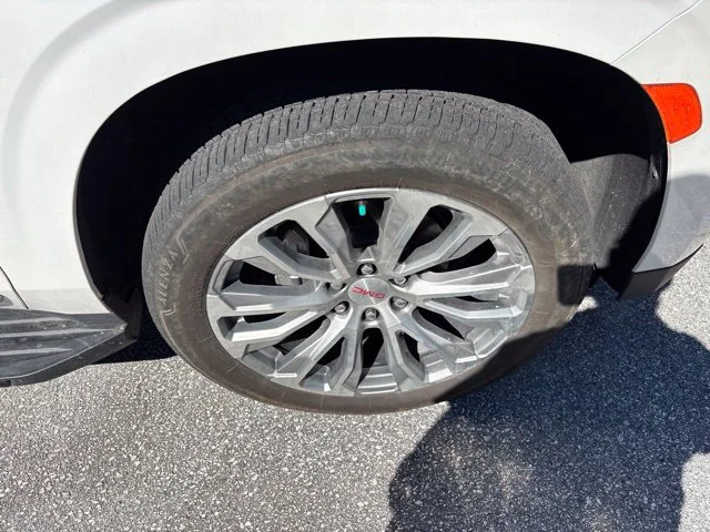 Used 2023 White GMC Denali image 10