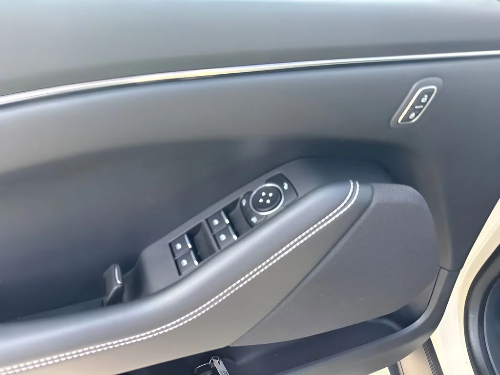 Used 2025 Beige Ford Select image 16
