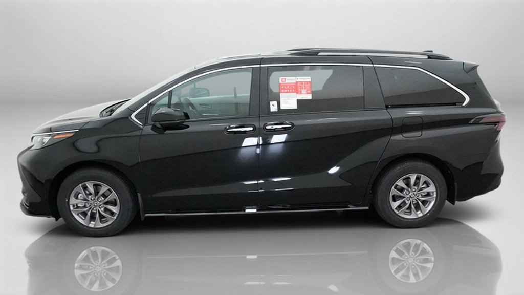 New 2026 Midnight Black Metallic Toyota XLE image 32