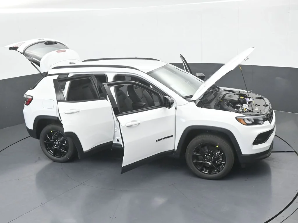 New 2026 Bright White Clear-Coat Exterior Paint Jeep Latitude image 62