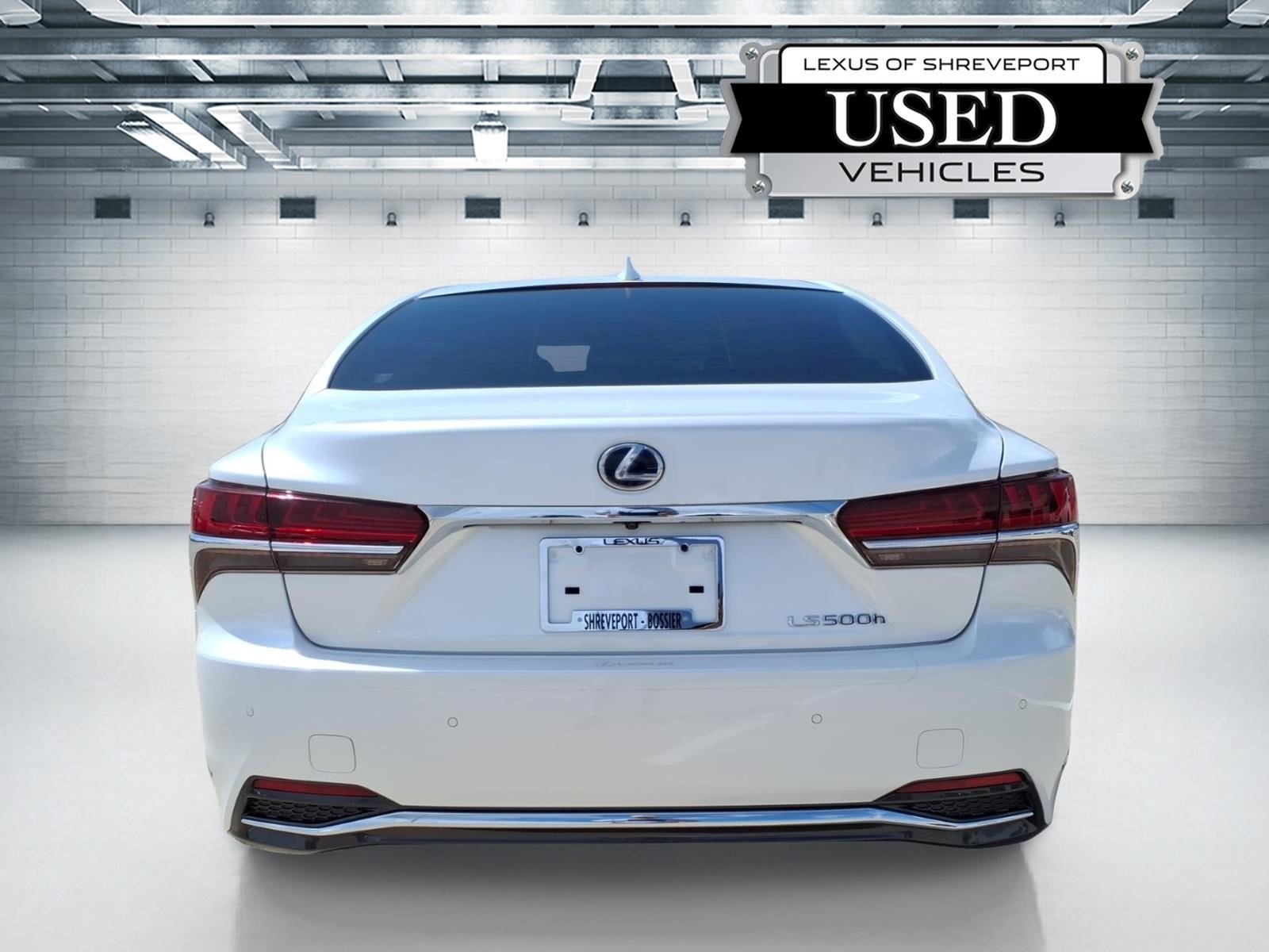 Used 2019 Eminent White Pearl Lexus Base image 3