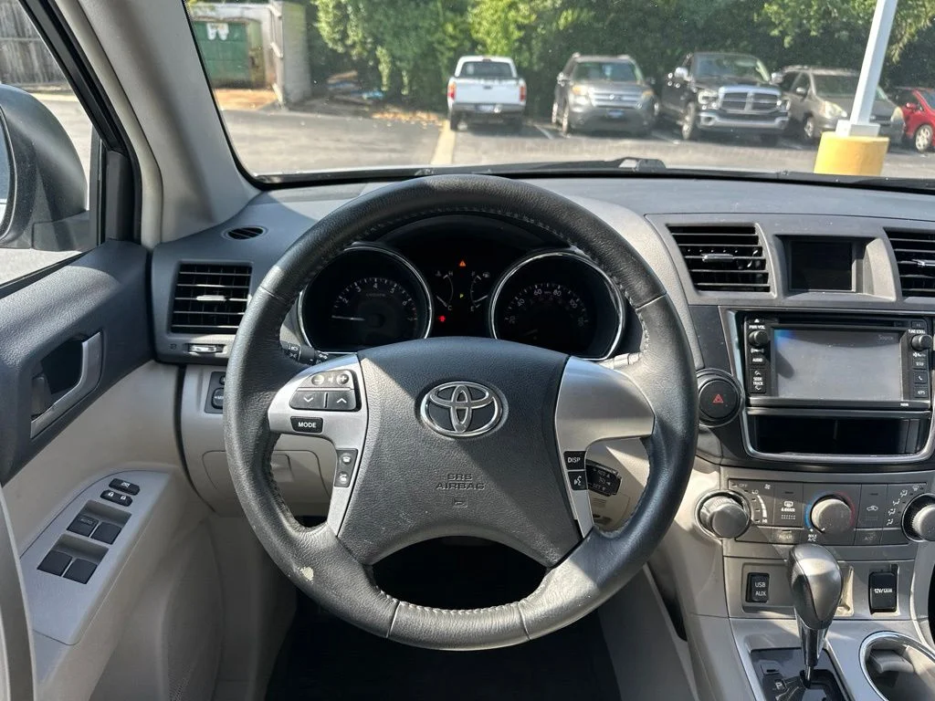 Used 2013 Classic Silver Metallic Toyota SE image 20
