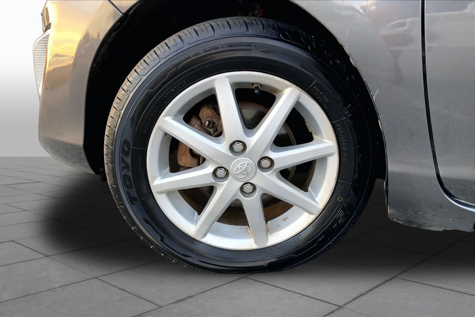 Used 2015 Magnetic Gray Metallic Toyota Three image 9