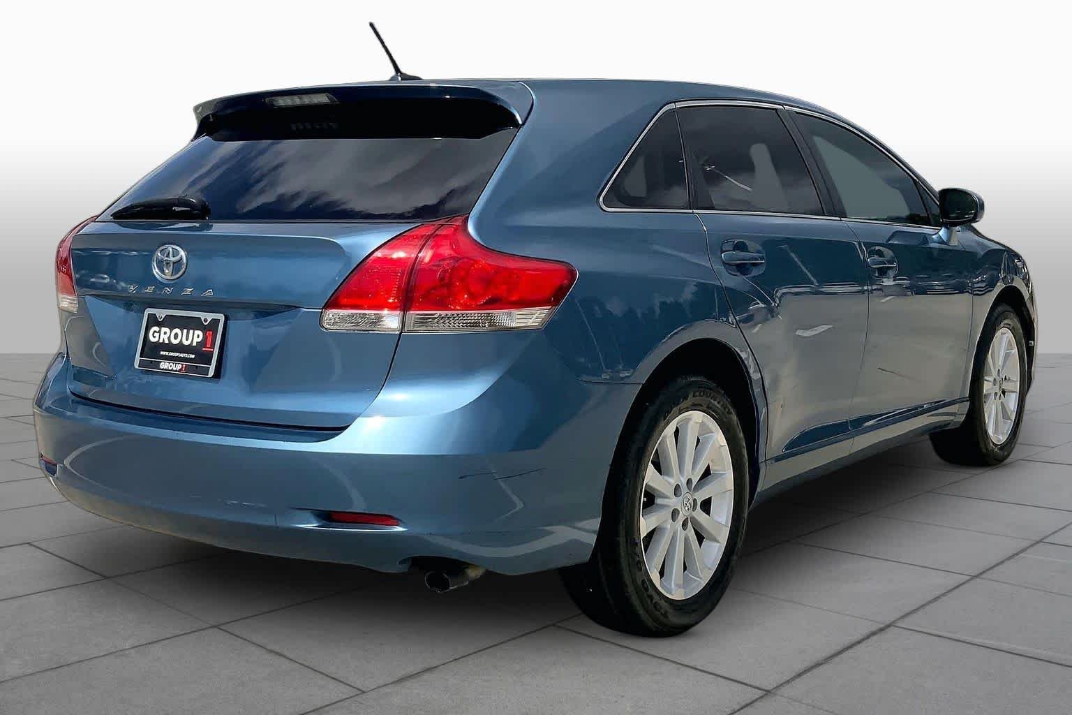 Used 2009 Tropical Sea Metallic Toyota  image 12