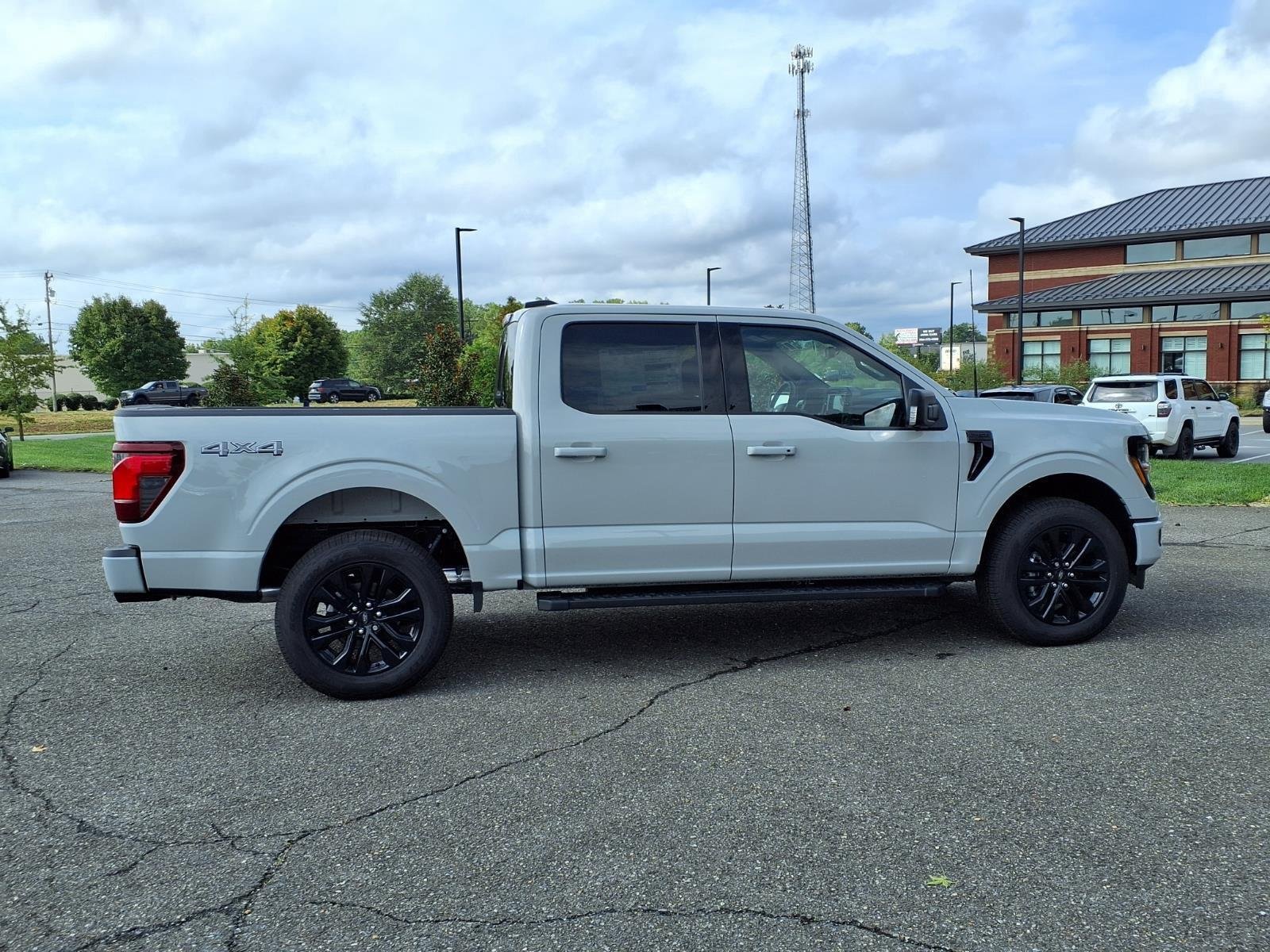 New 2026 Avalanche Ford XLT image 10