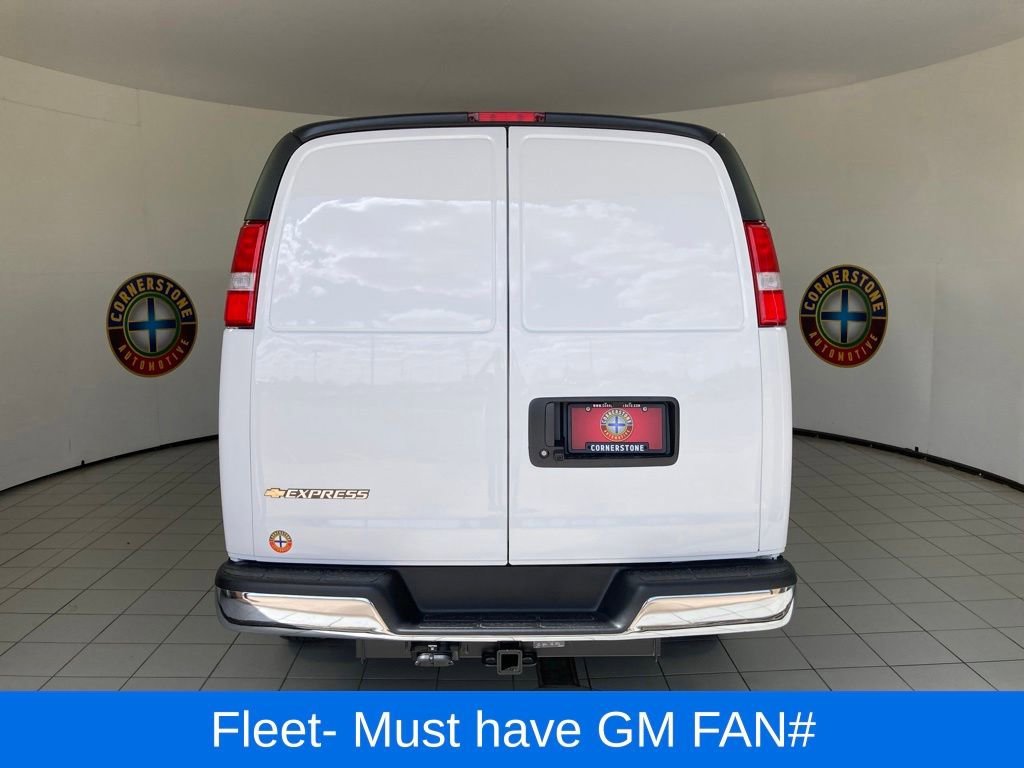 New 2026 Summit White Chevrolet 1WT image 14