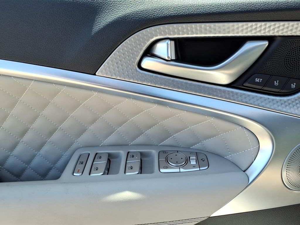 Used 2023 White Genesis 3.3T image 26