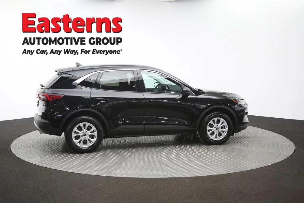 Used 2023 Black Ford Active image 43