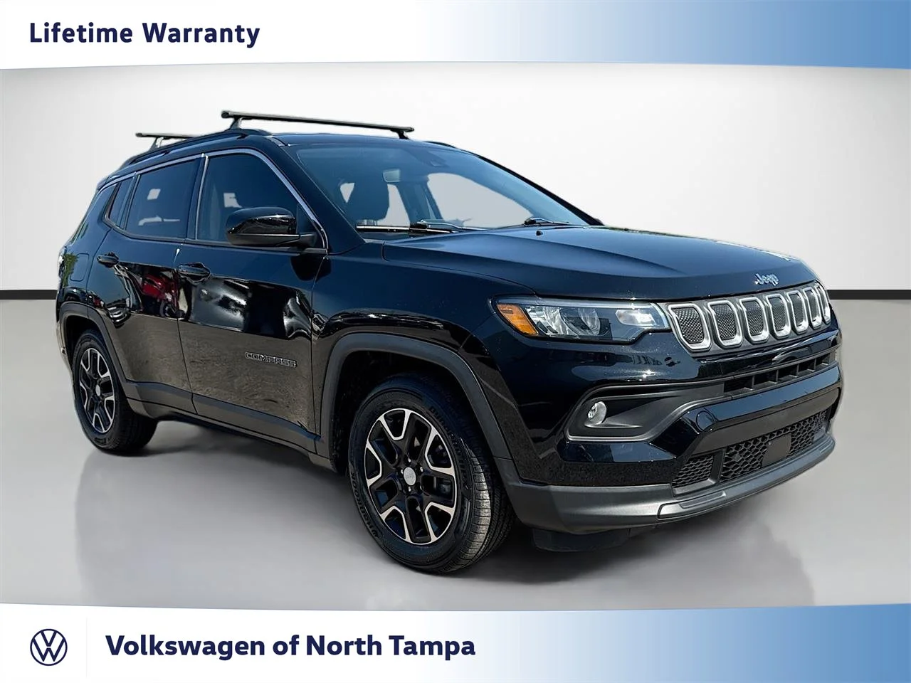 Used 2022 Diamond Black Crystal Pearlcoat Jeep Latitude image 1