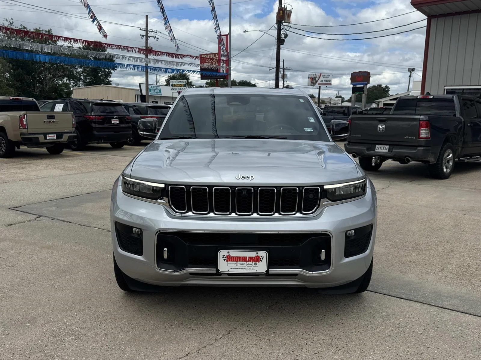 Used 2022 Silver Zynith Jeep Overland image 2