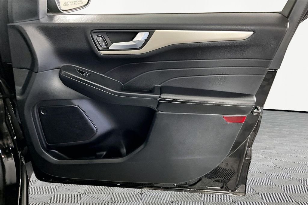 Used 2022 Black Ford SEL image 24