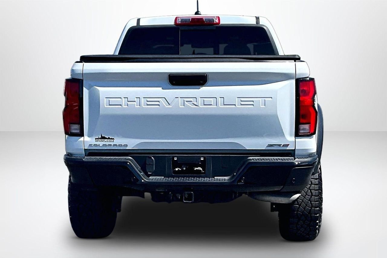 Used 2023 Summit White Chevrolet 4WD Crew Cab Short Box ZR2 image 7