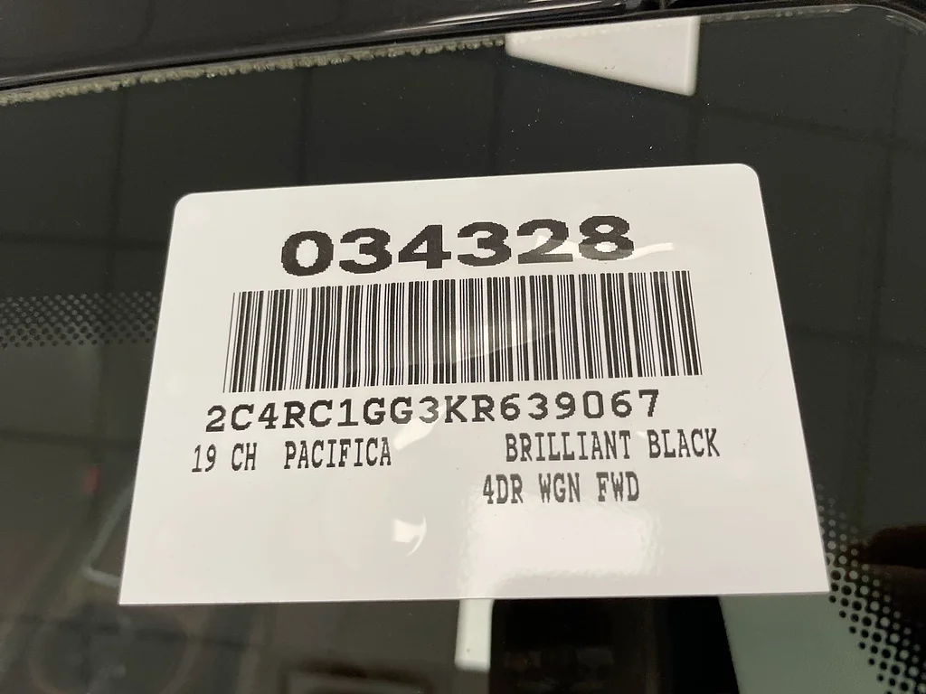 Used 2019 Brilliant Black Crystal Pearl Coat Chrysler Limited image 34