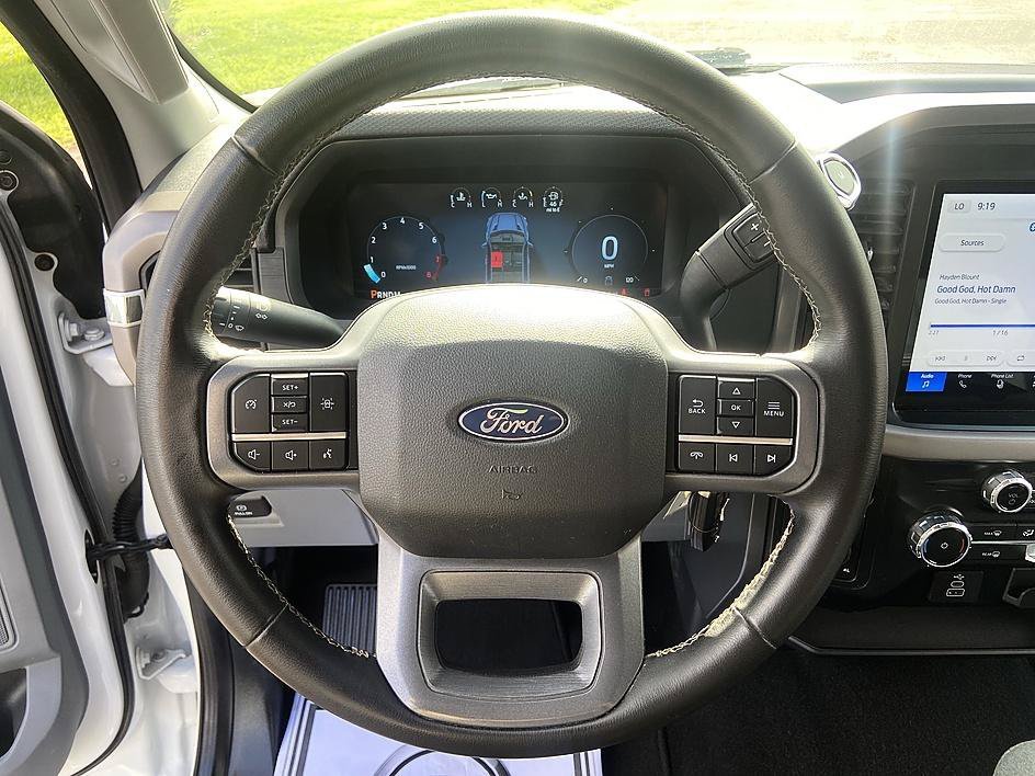 Used 2025 Oxford White Ford XLT image 21