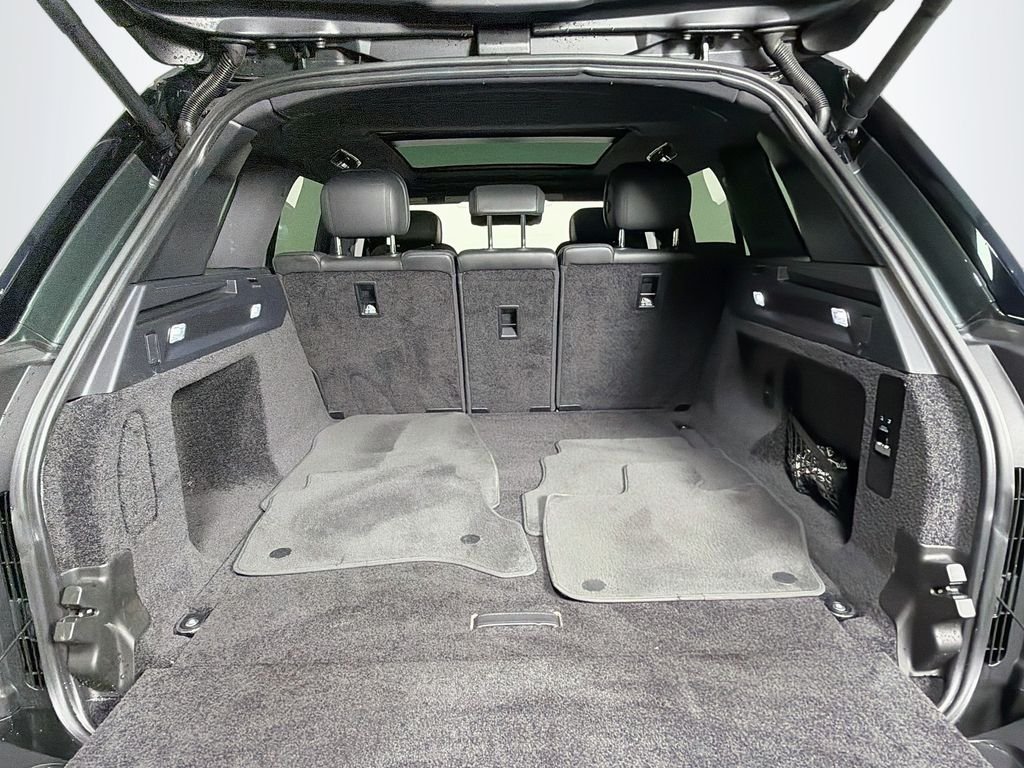 Certified Used 2023 Green Land Rover SE image 28