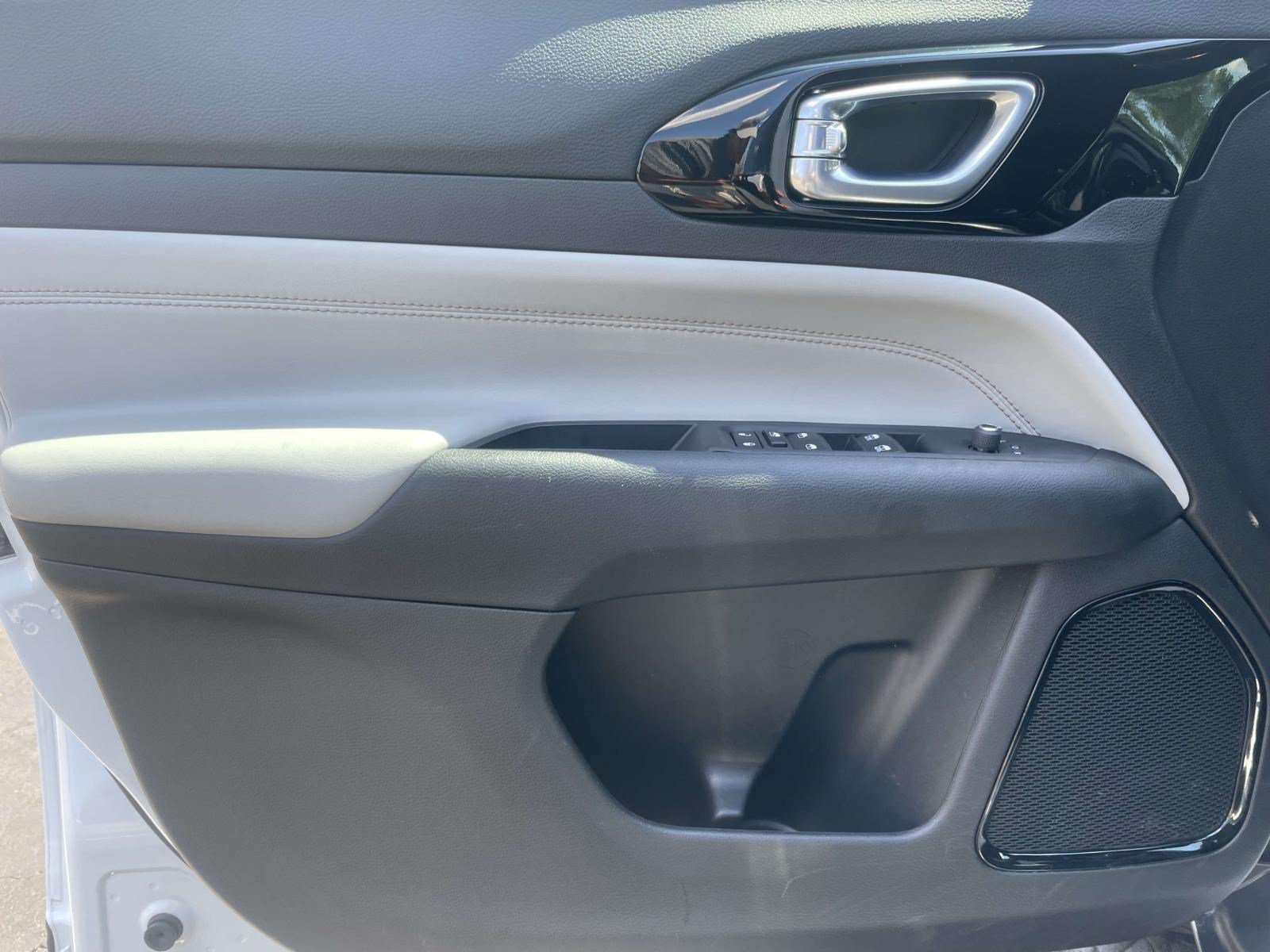 2025 Jeep Compass Limited - Photo 16