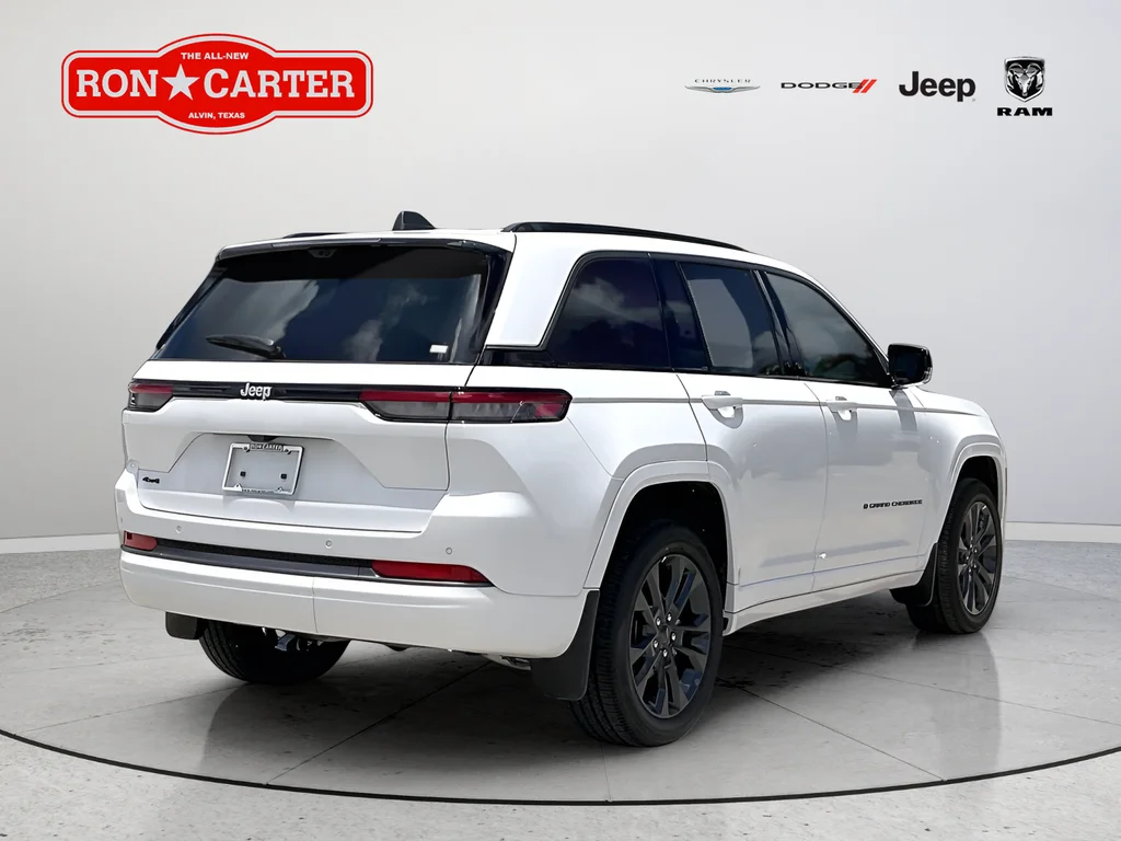 New 2026 Bright White Clear-Coat Exterior Paint Jeep Limited Reserve image 5
