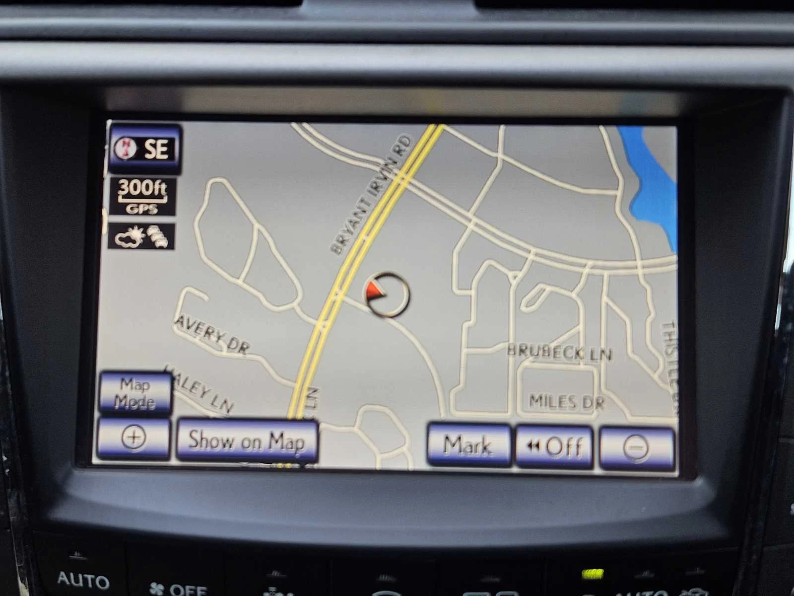 Used 2014 Starfire Pearl Lexus  image 11