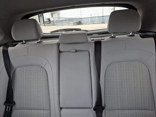 Used 2023 Green Hyundai SEL image 19