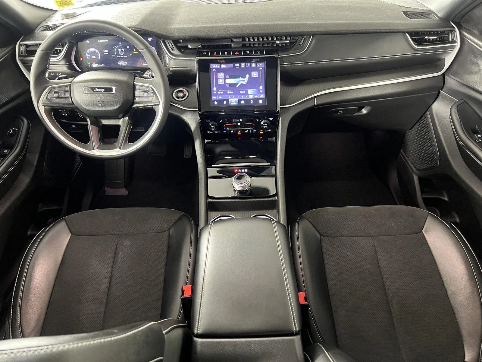 Used 2024 Baltic Gray Metallic Clearcoat Jeep Altitude image 13