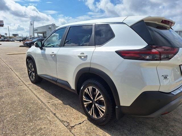 Used 2023 Pearl White Tricoat Nissan SV image 3
