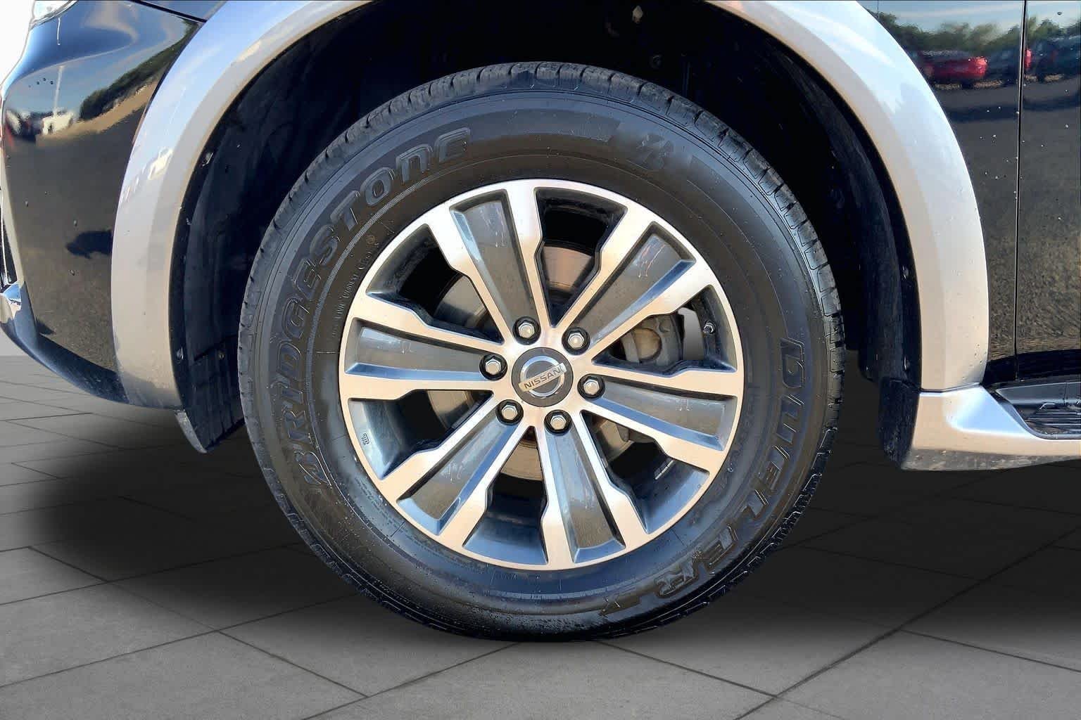 Used 2018 Super Black Nissan SL image 11