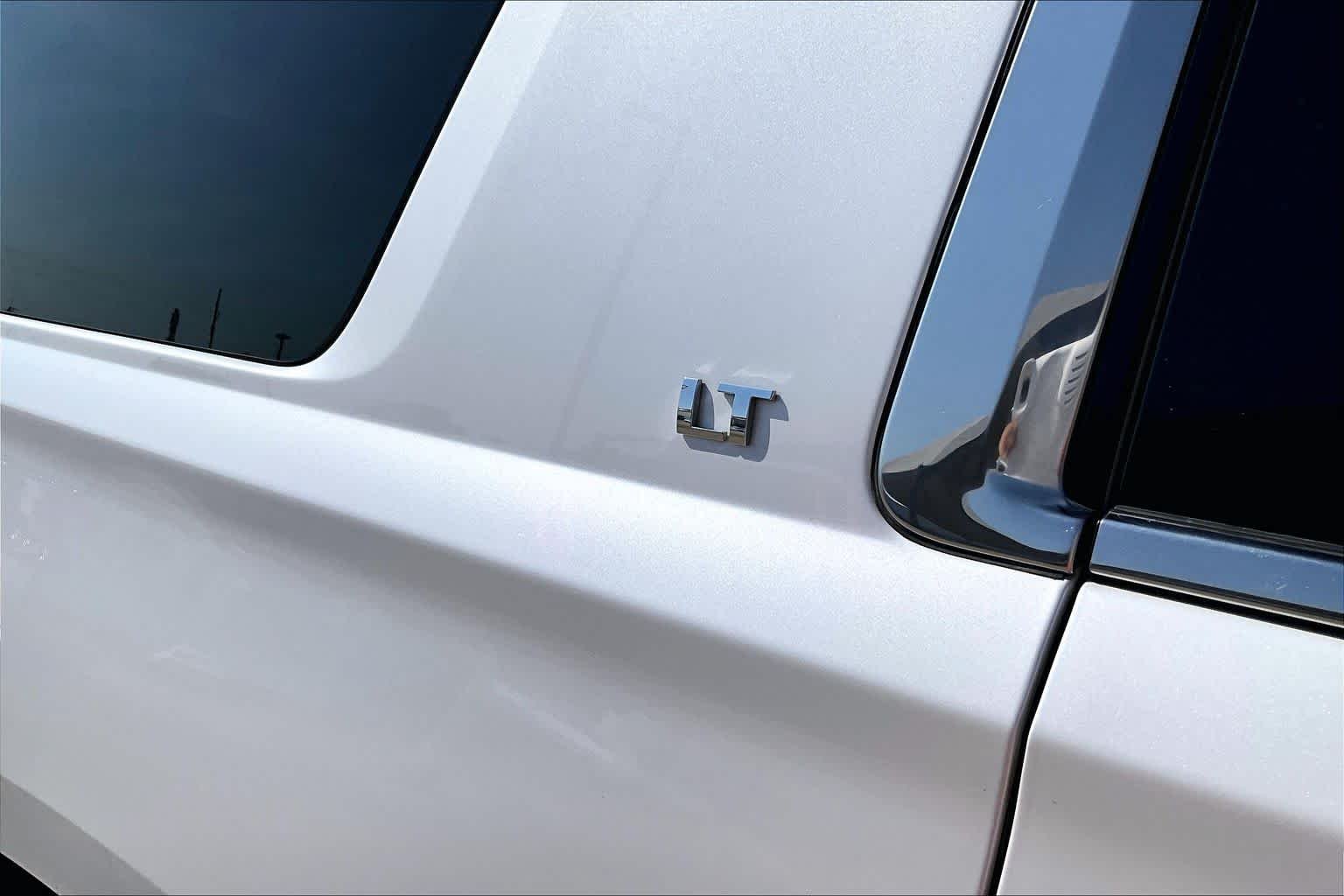 Used 2018 Iridescent Pearl Tricoat Chevrolet LT image 30