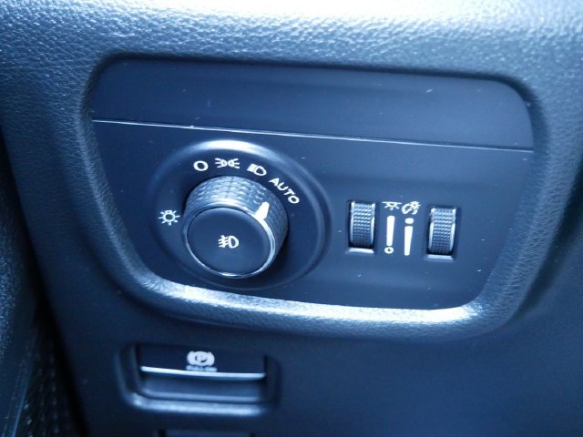 Certified Used 2025 Silver Zynith Jeep Limited image 23