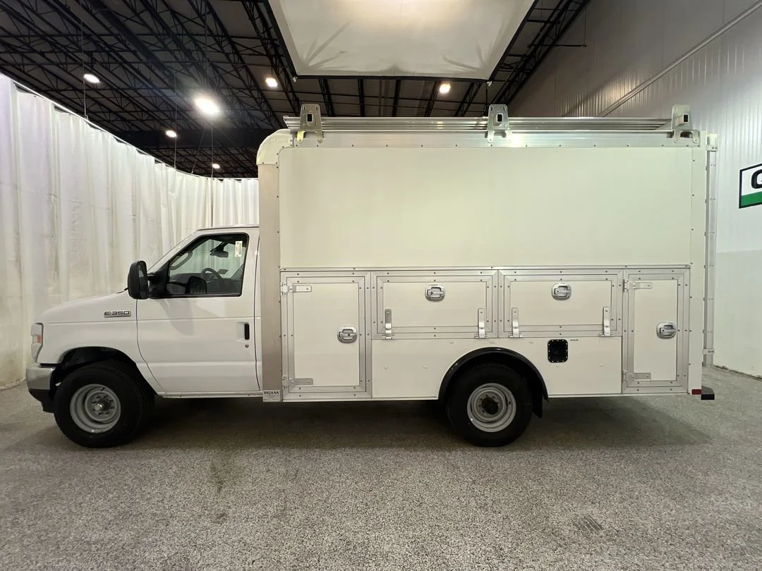 New 2026 Oxford White Ford E-350 SRW image 6