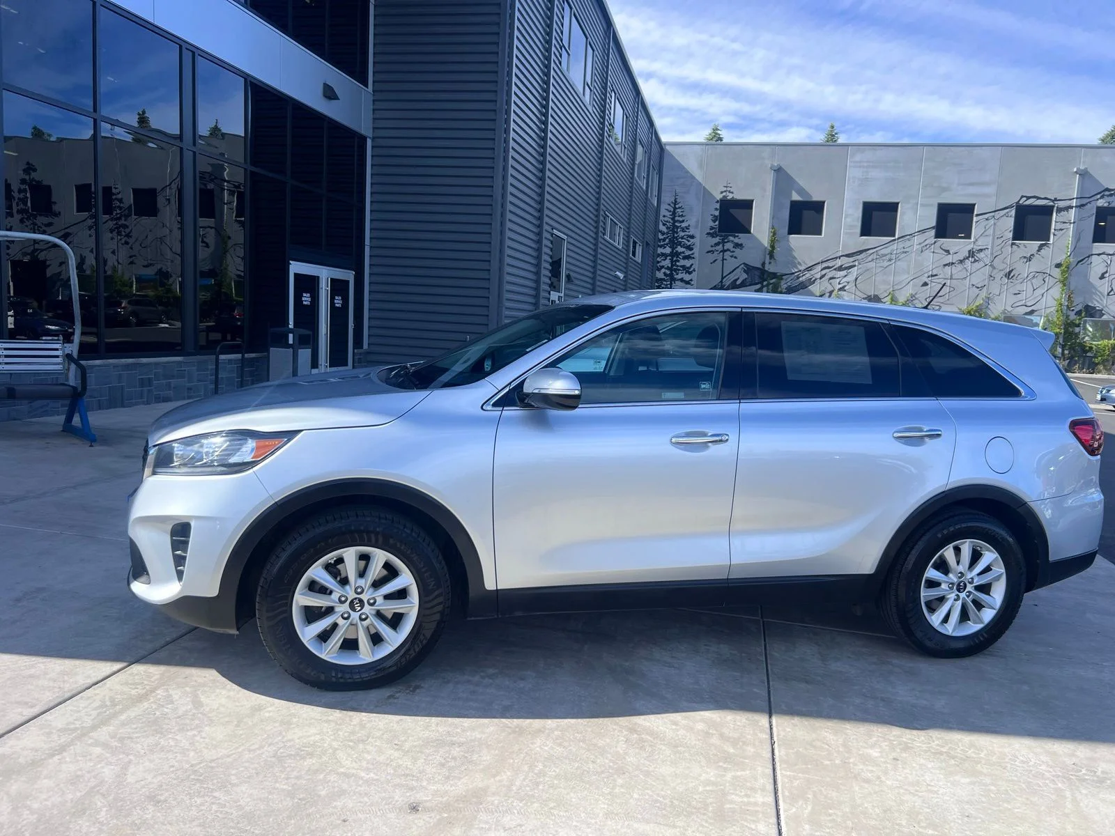 Used 2019 Sparkling Silver Kia L image 11