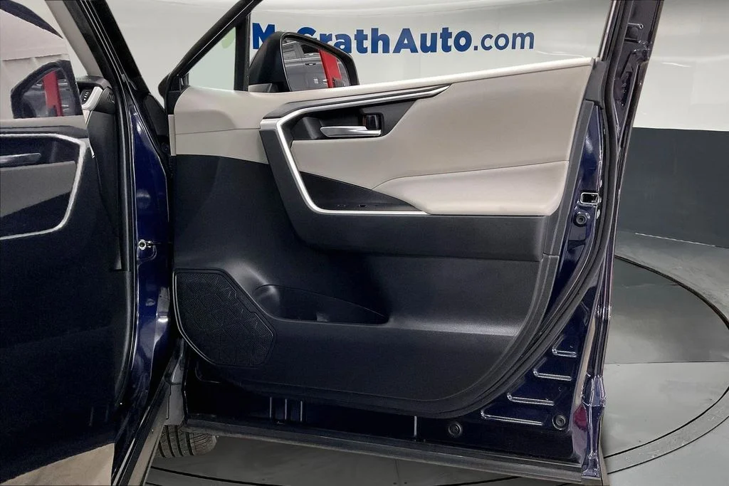 Used 2022 Blue Toyota XLE Premium image 28