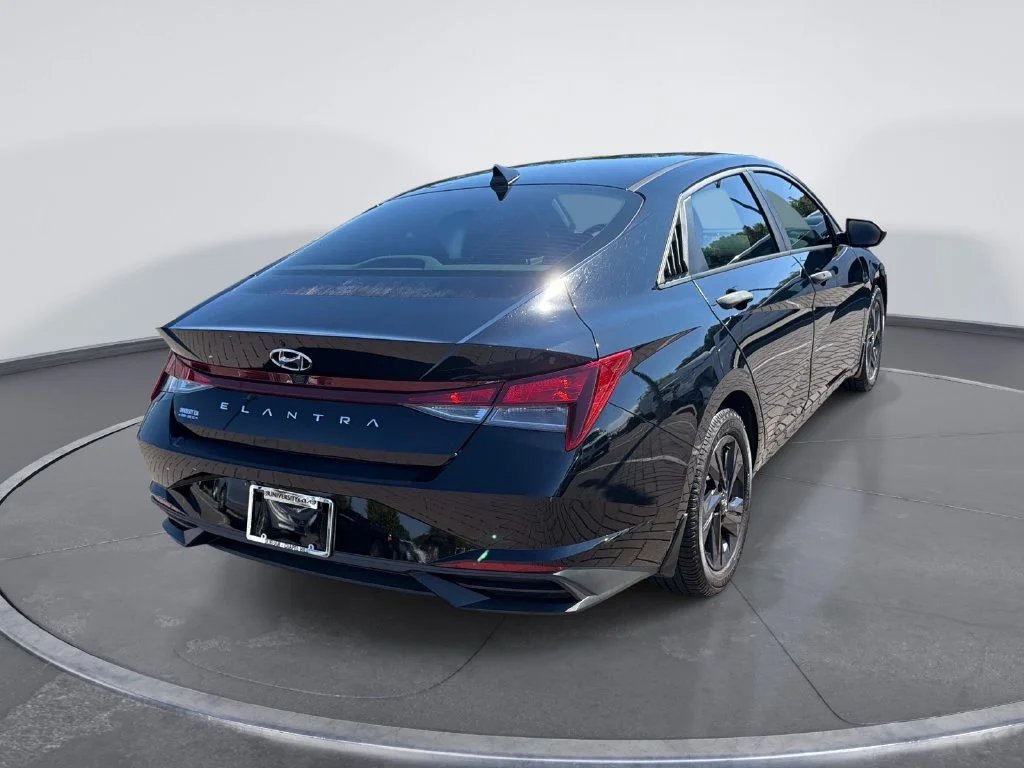 Used 2023 Black Hyundai SEL image 7