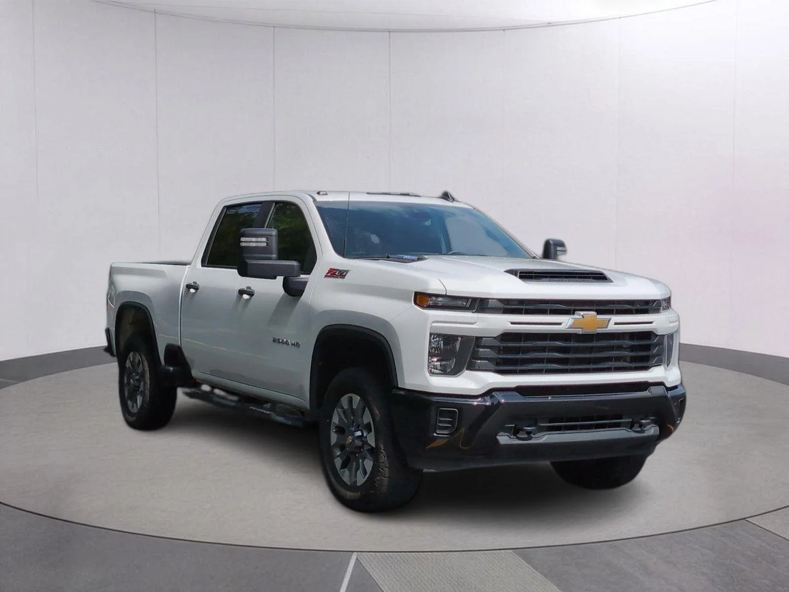 Used 2024 Summit White Chevrolet Custom image 9