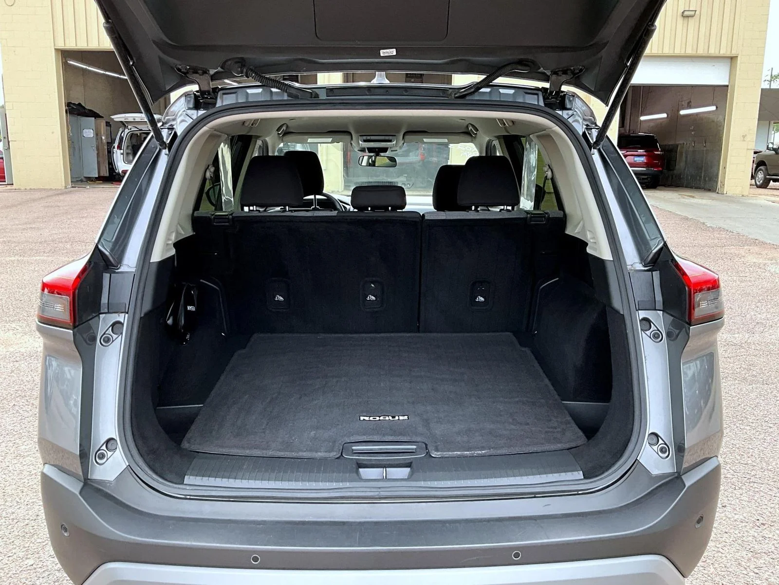Used 2023 Gray Nissan SV image 9