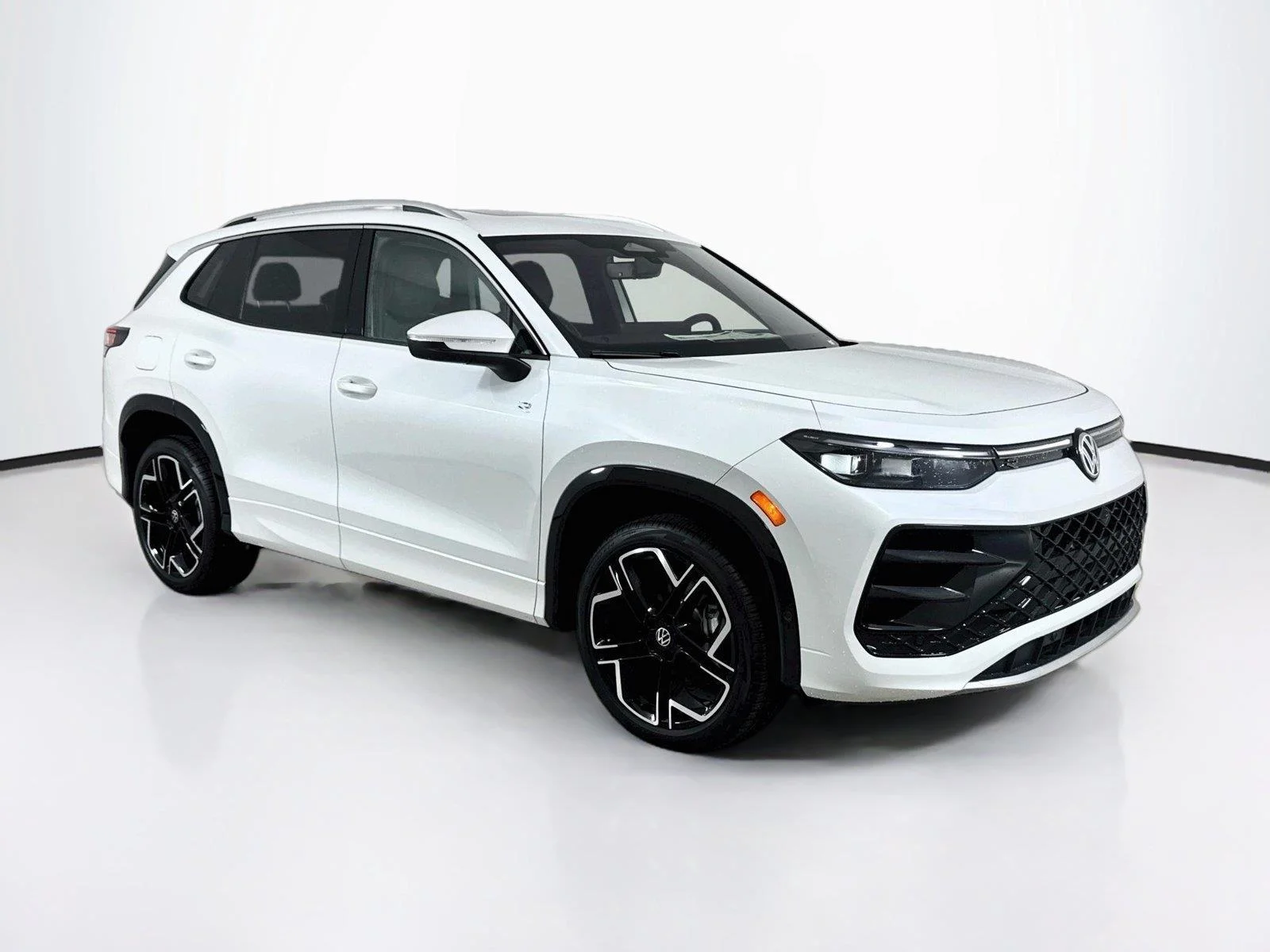 New 2026 Opal White Pearl Volkswagen SEL R-Line Turbo image 6