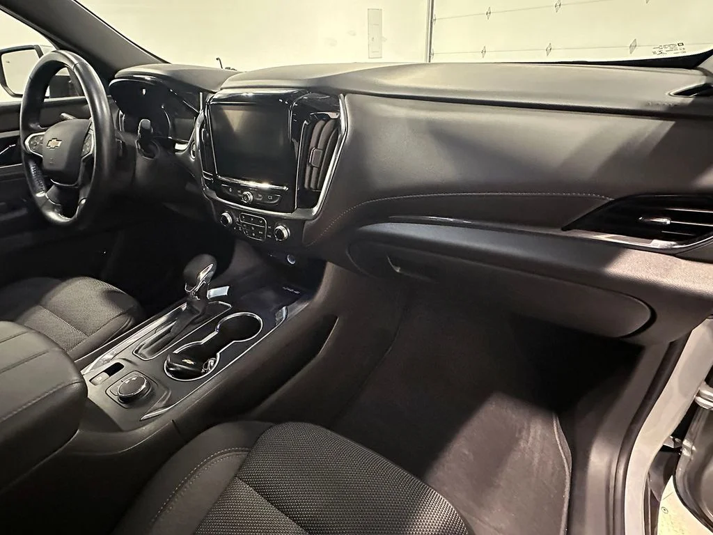 Used 2022 Silver Chevrolet LT image 30